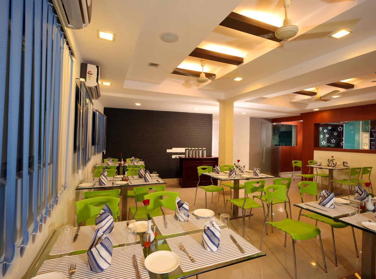 Hotel Green Dreams Kochi Екстериор снимка