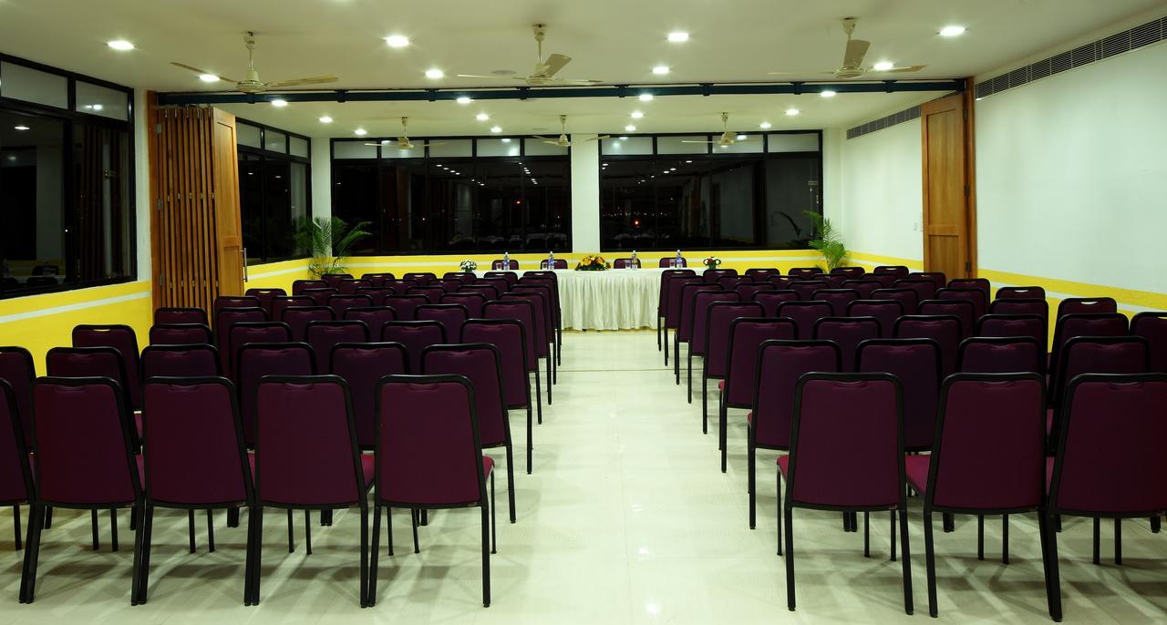 Hotel Green Dreams Kochi Екстериор снимка