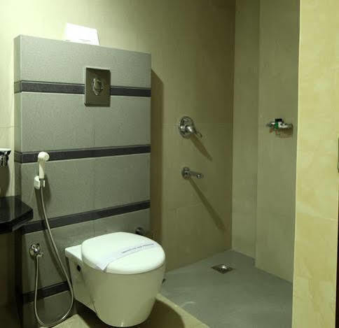 Hotel Green Dreams Kochi Екстериор снимка